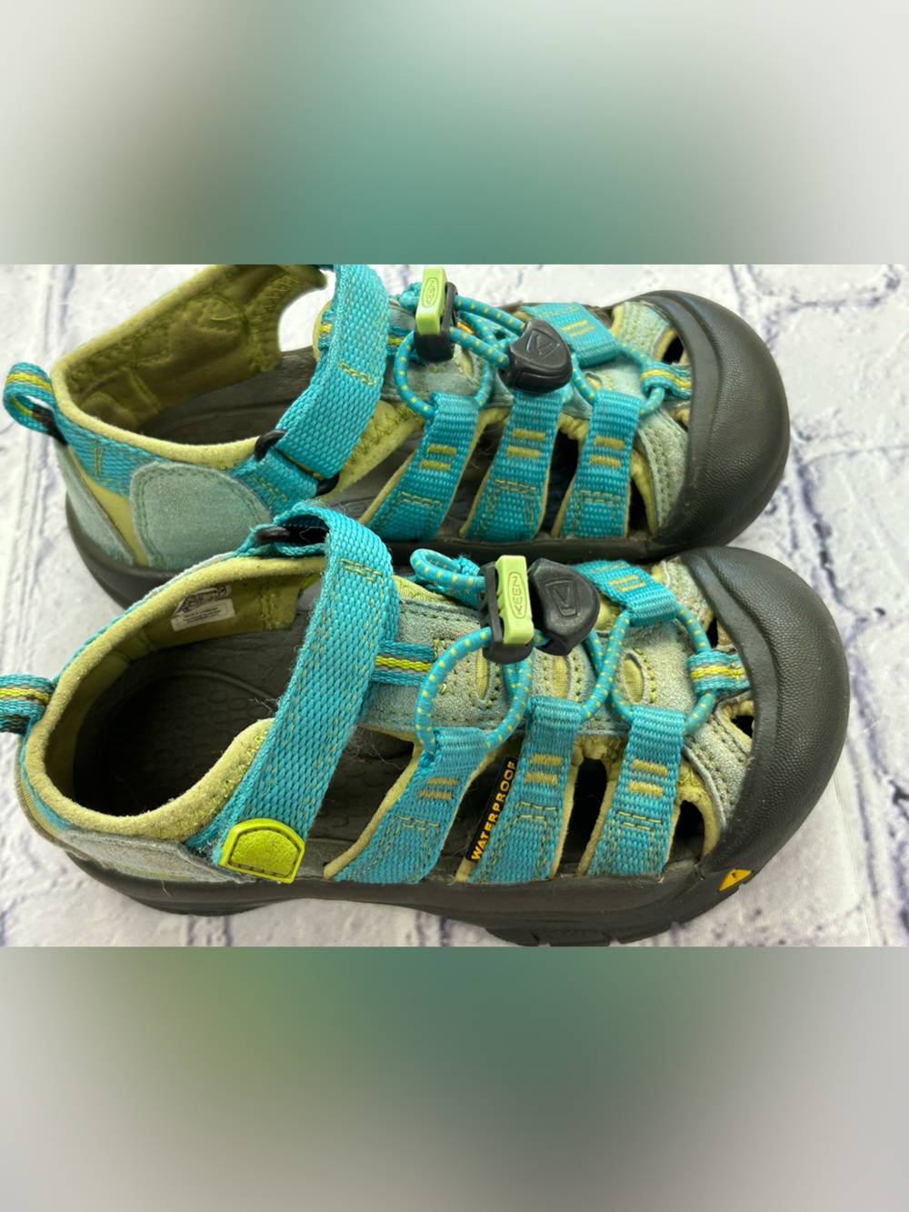 KEEN toddler size 10 waterproof sandals